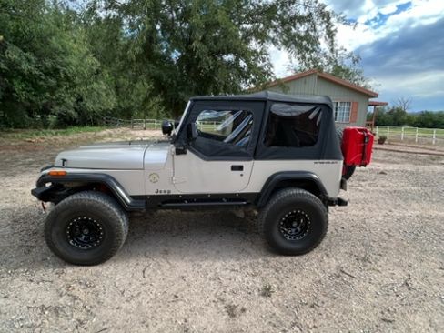 Used 1995 Jeep Wrangler SE image 1