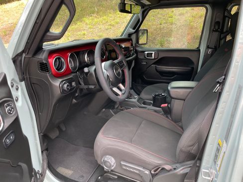 Used 2023 Jeep Wrangler Unlimited Rubicon w/ Cold Weather Group image 17