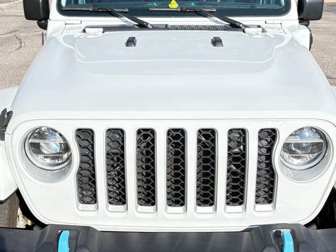 Used 2021 Jeep Wrangler Unlimited Sahara w/ Cold Weather Group AWD/4WD image 4