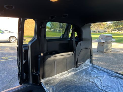 Used 2018 Dodge Grand Caravan SE image 9