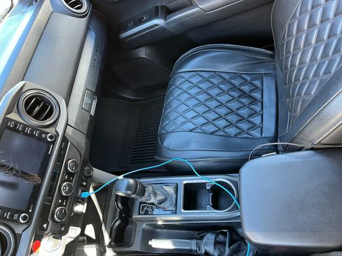 Used 2022 Toyota Tacoma TRD Off-Road image 14