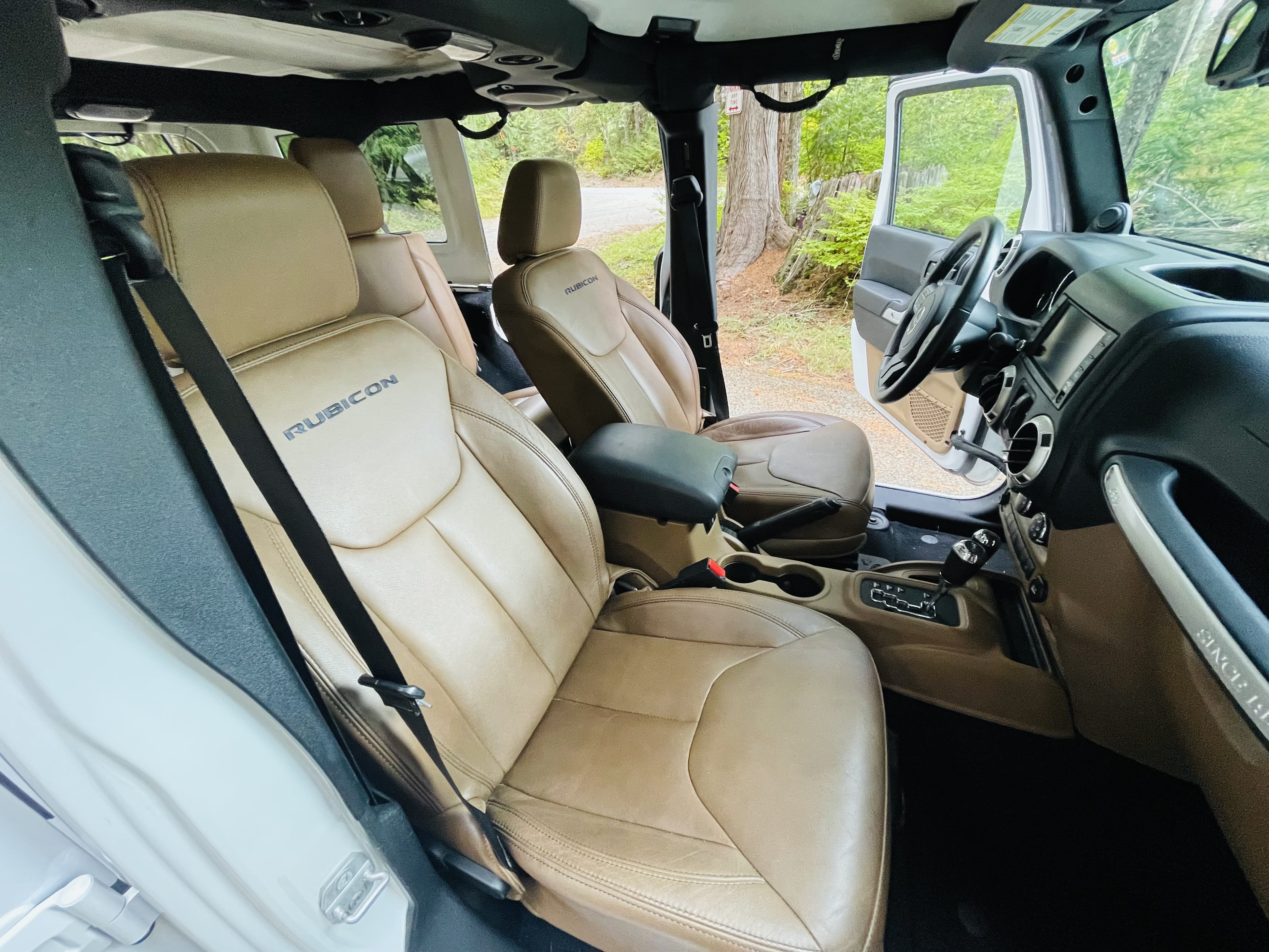 Used 2014 Jeep Wrangler Unlimited Rubicon w/ Connectivity Group AWD/4WD image 10