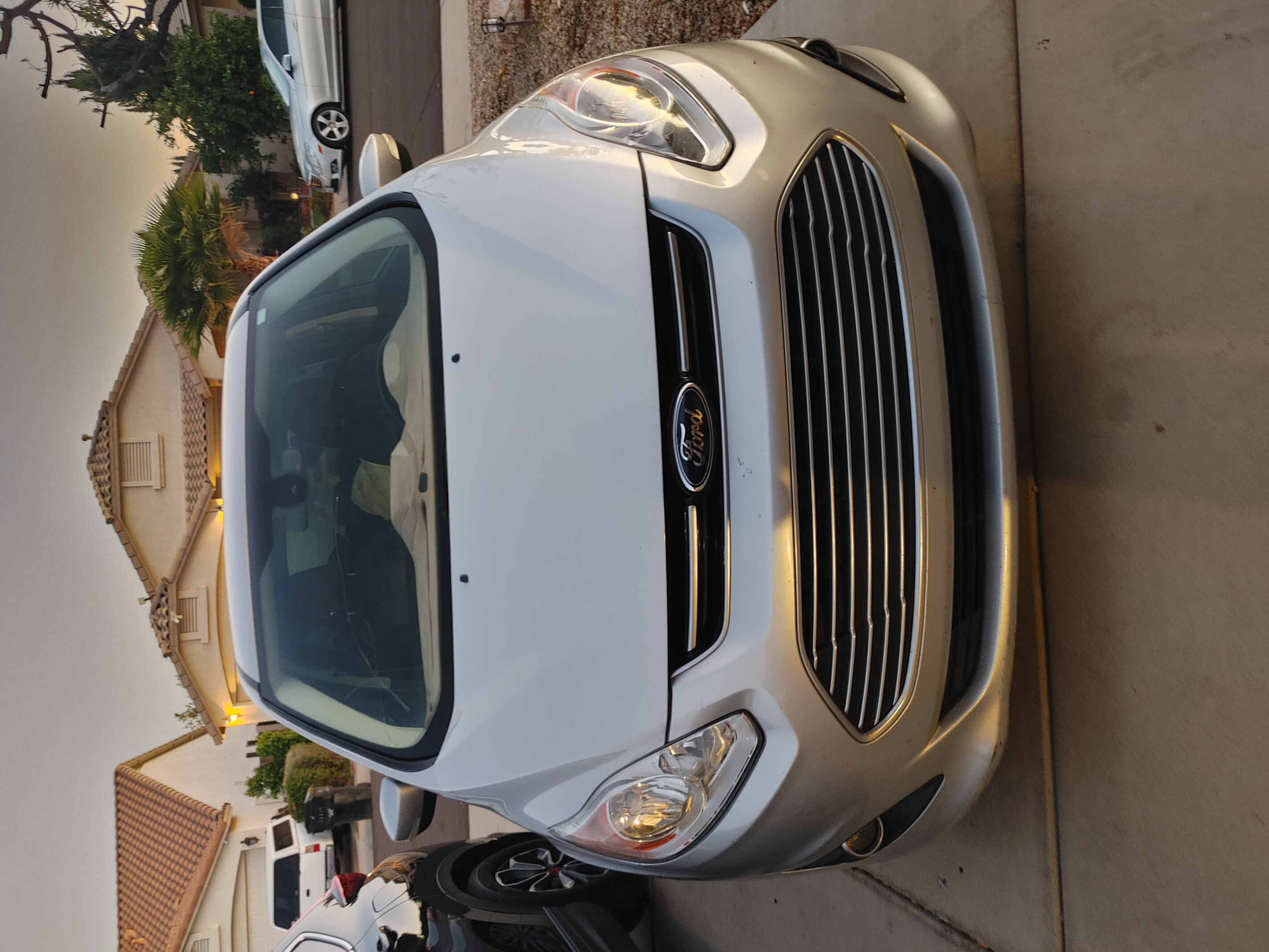 Used 2015 Ford C-MAX Energi SEL w/ Equipment Group 302A FWD image 4
