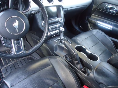 Used 2017 Ford Mustang Premium image 26