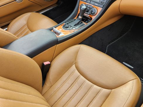 Used 2011 Mercedes-Benz SL 550 image 5