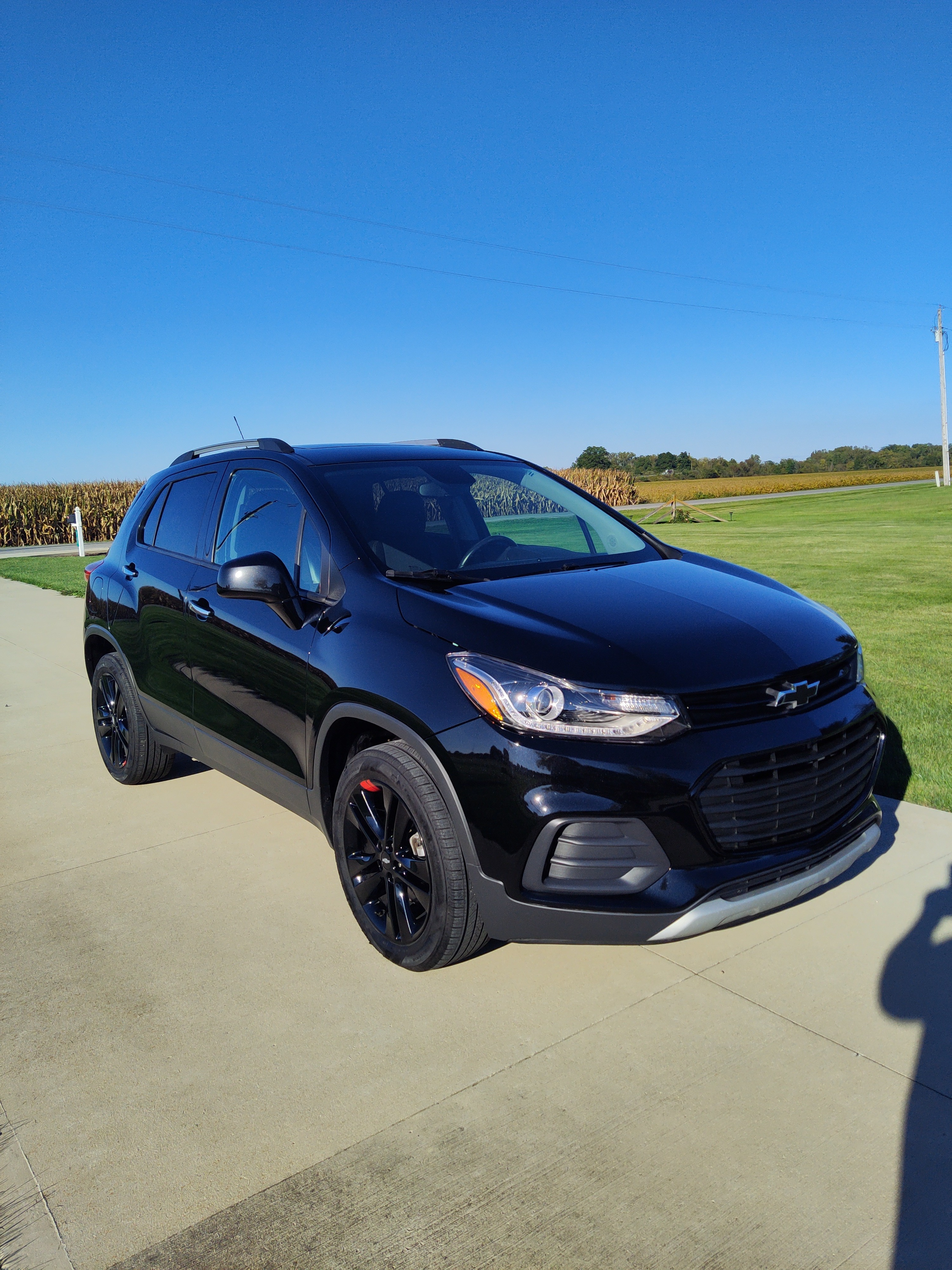 Used 2019 Chevrolet Trax LT w/ Sun & Sound Package AWD/4WD image 1