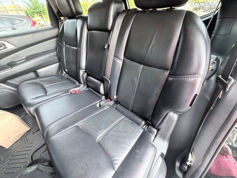 Used 2018 Nissan Pathfinder SL FWD image 11