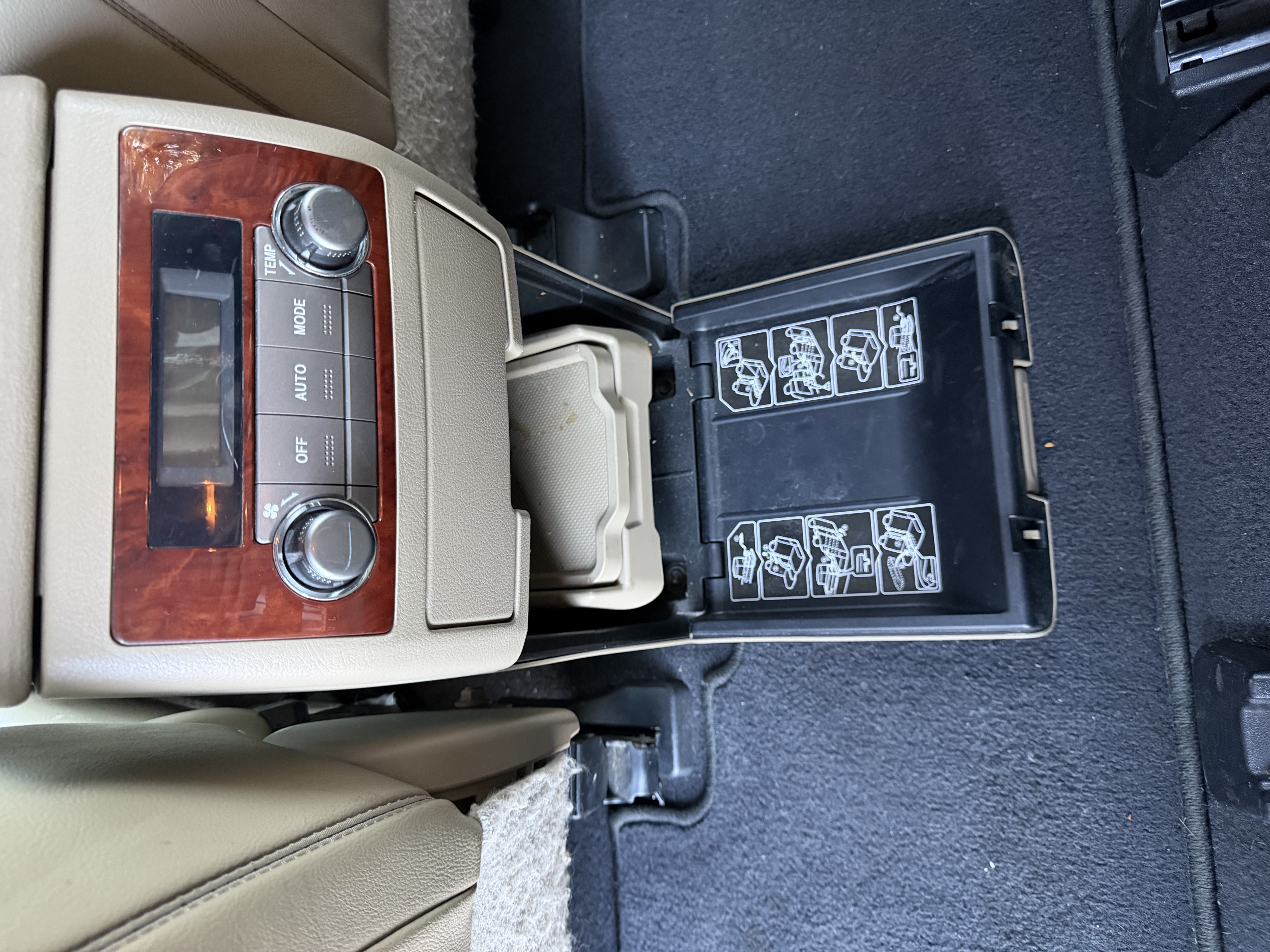 Used 2012 Toyota Highlander Limited w/ Tow Pkg FWD image 17