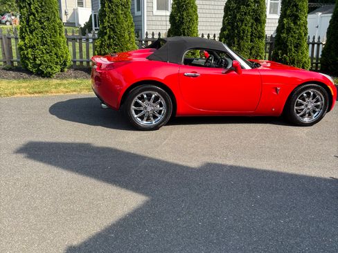 Used 2008 Pontiac Solstice Convertible w/ Premium Package RWD image 5