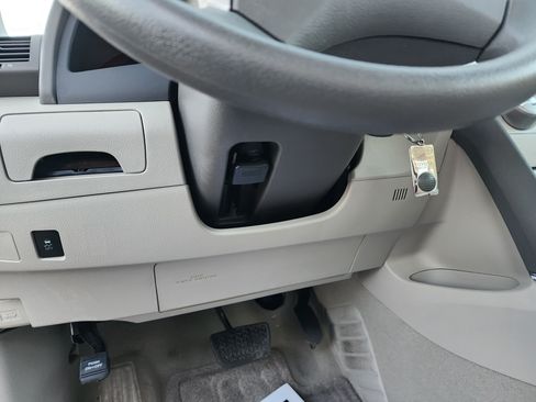 Used 2010 Toyota Camry LE image 25