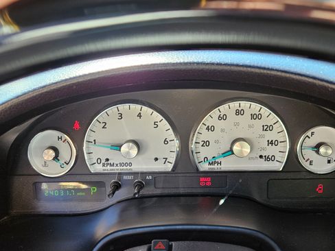 Used 2005 Ford Thunderbird Deluxe image 12