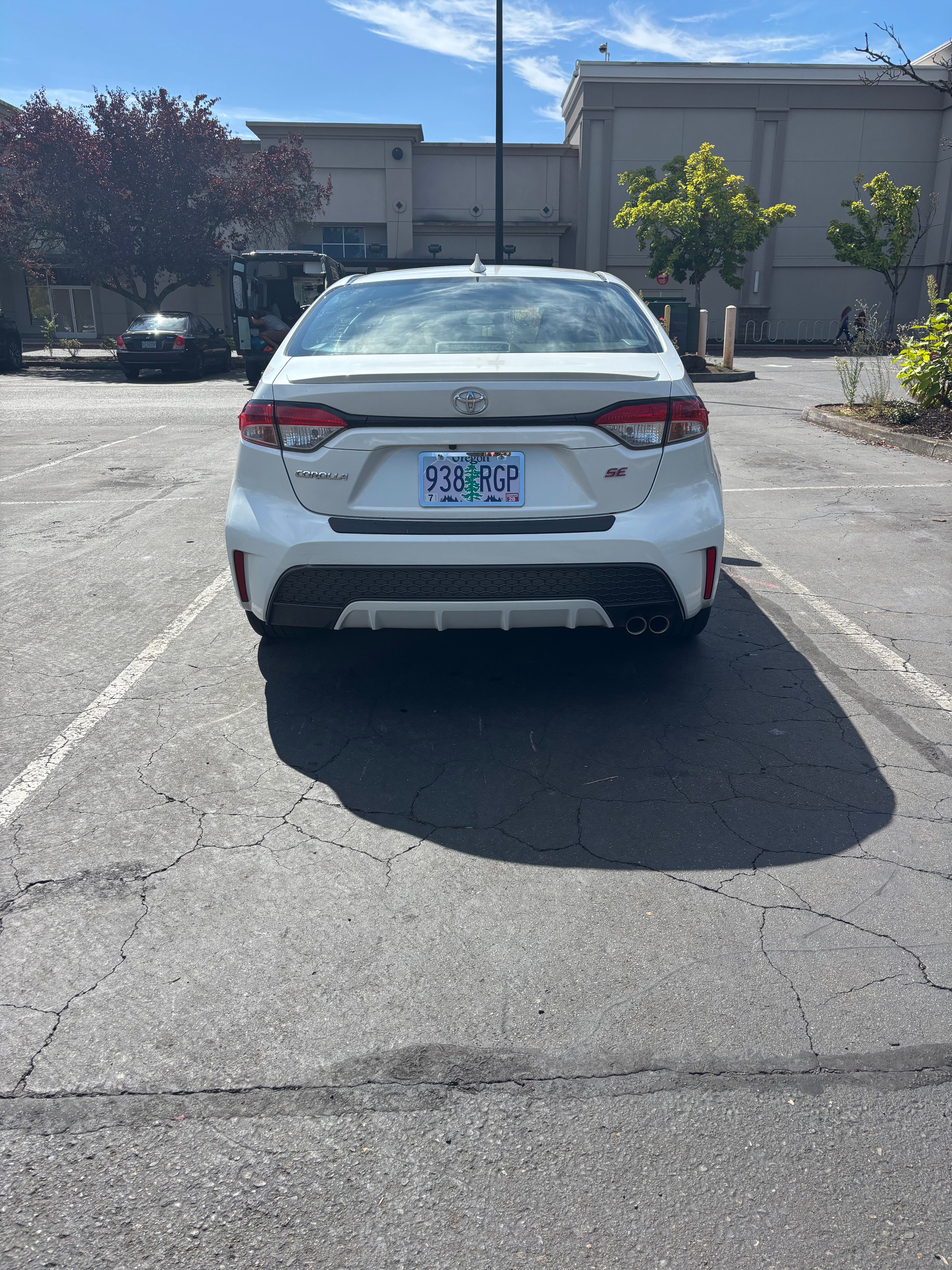 Used 2020 Toyota Corolla SE w/ SE Premium Package FWD image 5