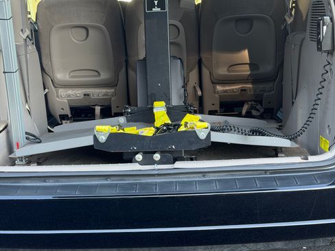 Used 2008 Toyota Sienna LE FWD image 28