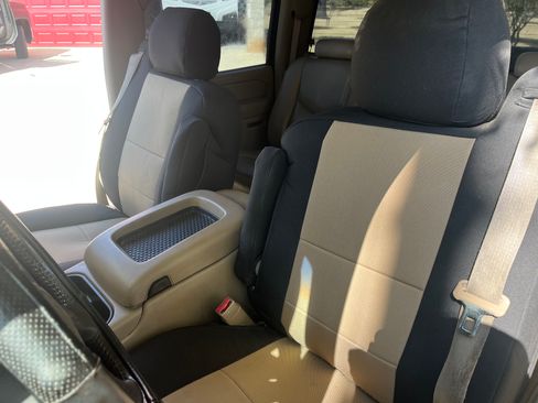 Used 2007 Chevrolet Silverado 2500 LT w/ Heavy-Duty Power Package image 10