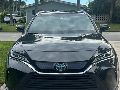 Used 2021 Toyota Venza Limited AWD/4WD image 2