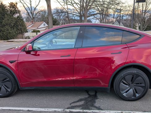 Used 2026 Tesla Model Y Long Range image 8