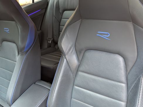 Used 2022 Volkswagen Golf R image 21