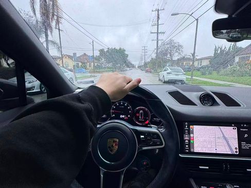 Used 2021 Porsche Cayenne Coupe image 11