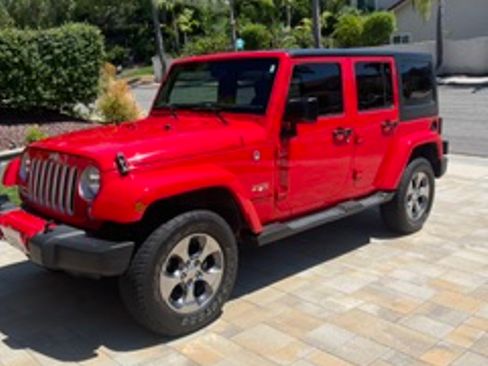 Used 2016 Jeep Wrangler Unlimited Sahara w/ Connectivity Group AWD/4WD image 2