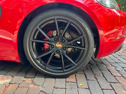 Used 2018 Porsche 718 Cayman GTS RWD image 15