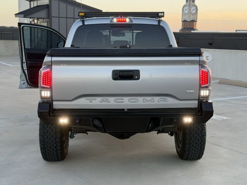 Used 2017 Toyota Tacoma TRD Off-Road AWD/4WD image 9