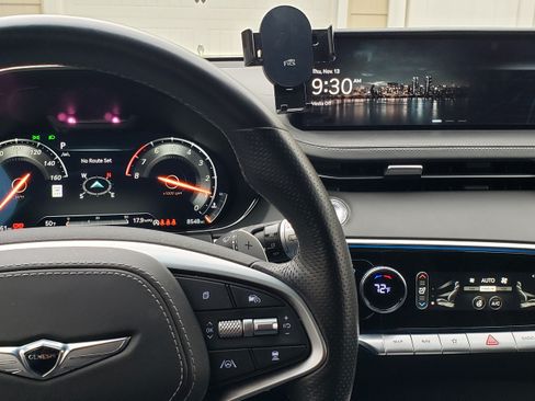 Used 2024 Genesis GV70 2.5T w/ Sport Prestige Package image 4