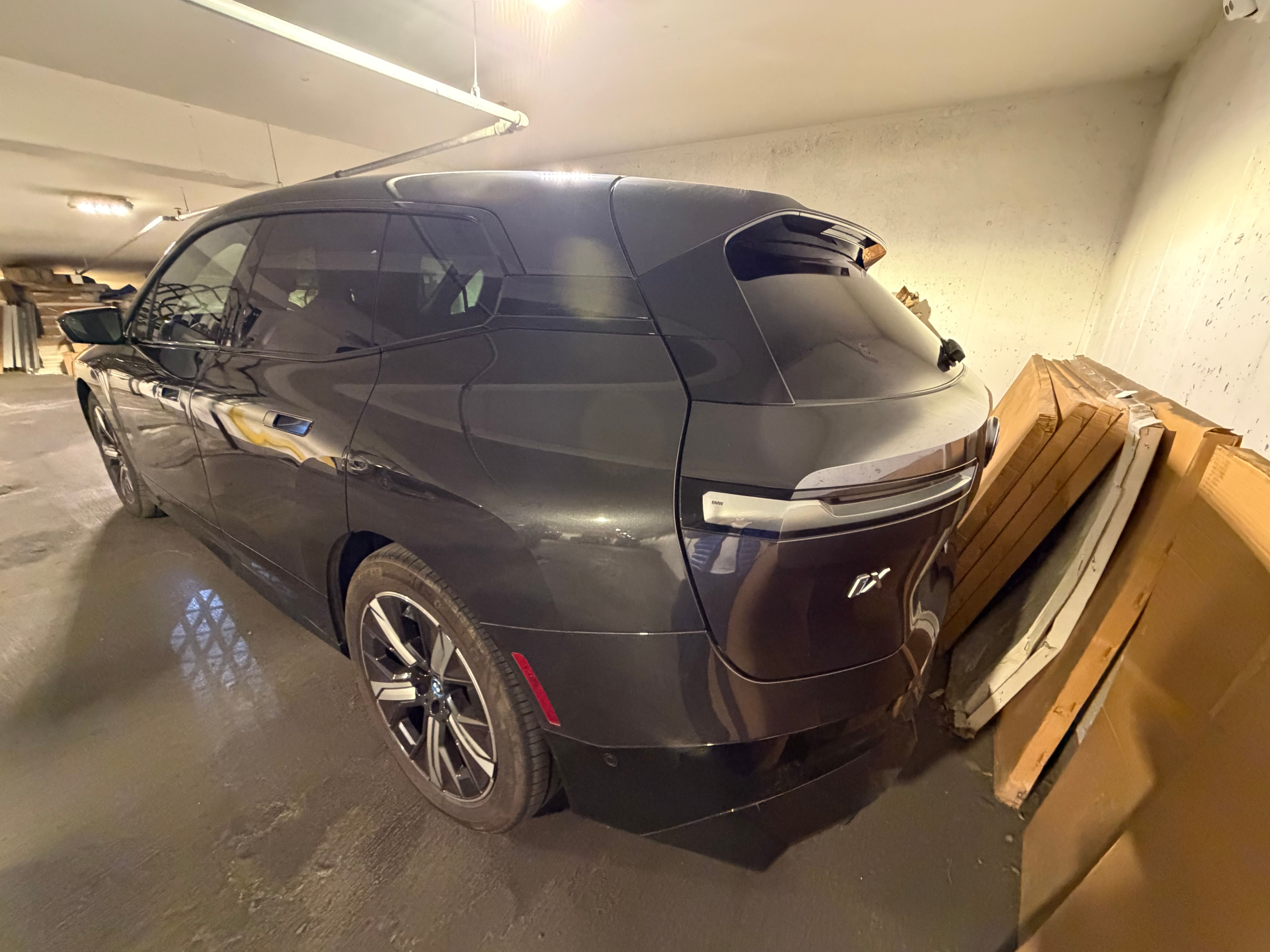 Used 2022 BMW iX xDrive50 w/ Premium Package AWD/4WD image 2