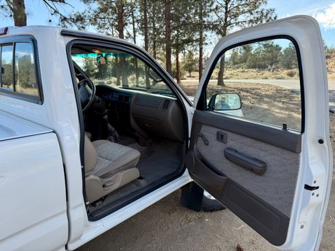 Used 1999 Toyota Tacoma 4x4 Regular Cab image 29