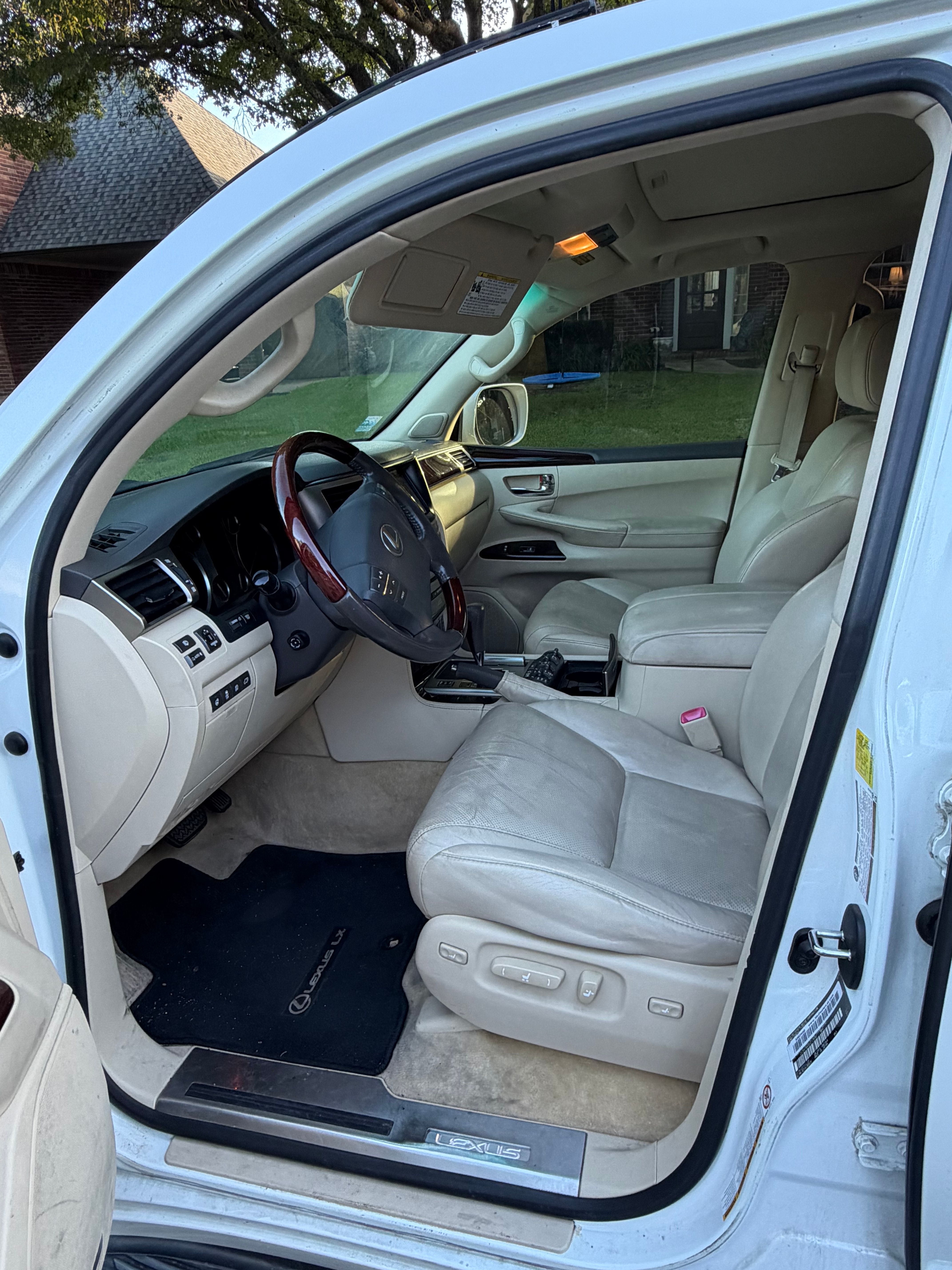 Used 2013 Lexus LX 570 4WD w/ Luxury Pkg image 13