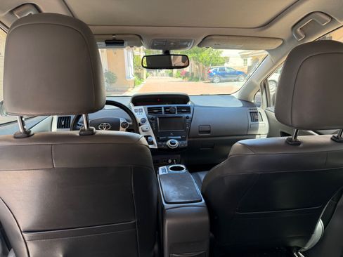 Used 2013 Toyota Prius V Five image 18