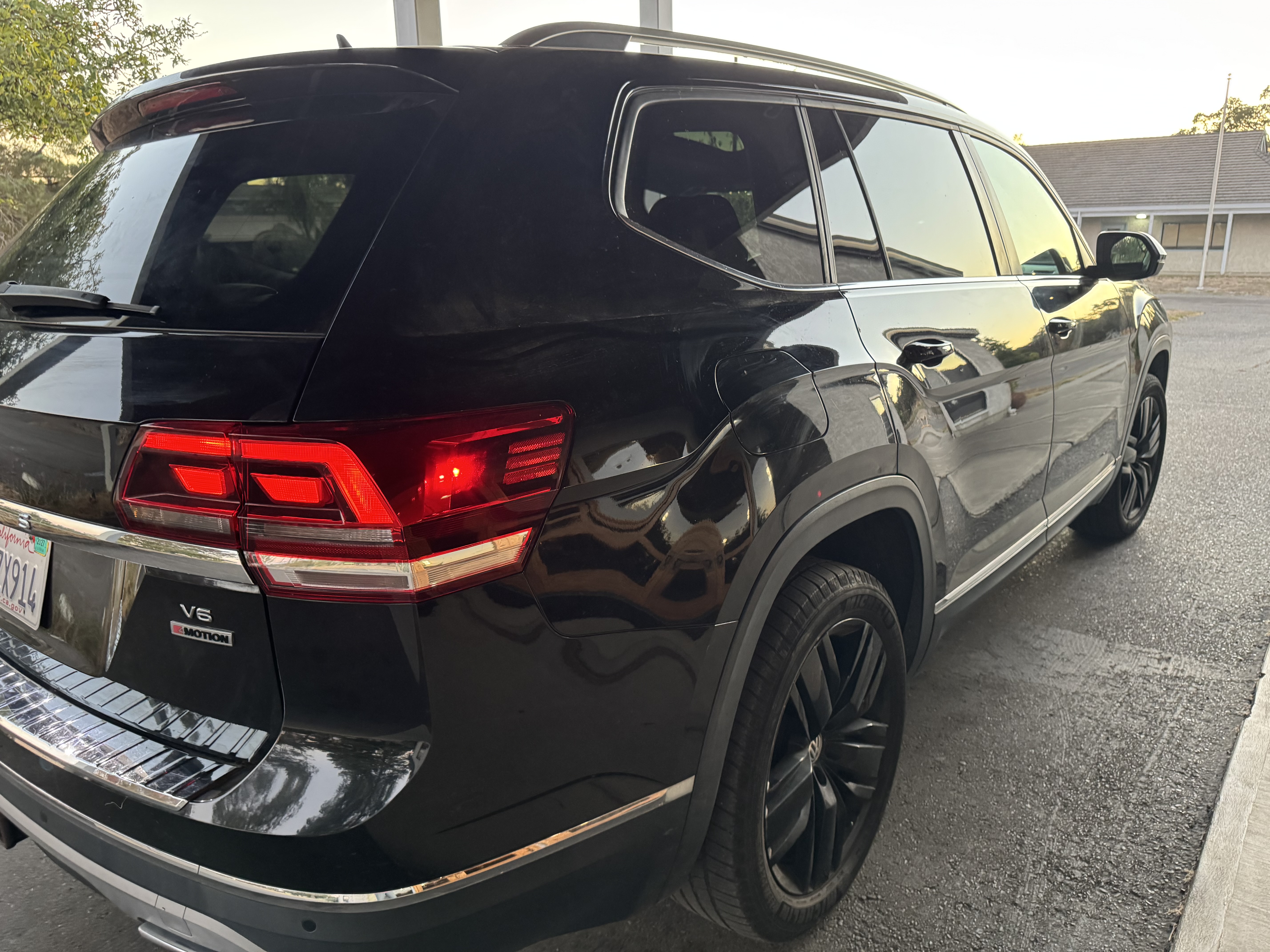 Used 2018 Volkswagen Atlas SEL AWD/4WD image 8