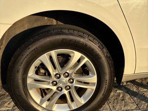 Used 2020 Buick Enclave Essence image 4