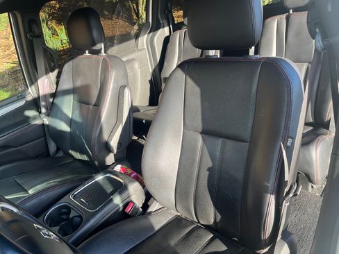 Used 2013 Dodge Grand Caravan R/T w/ Trailer Tow Group image 11