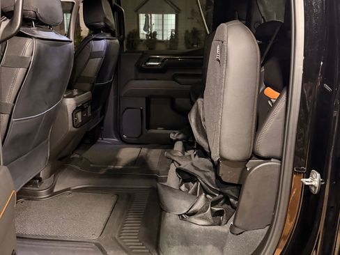 Used 2025 GMC Sierra 1500 AT4 w/ AT4 Premium Package image 9