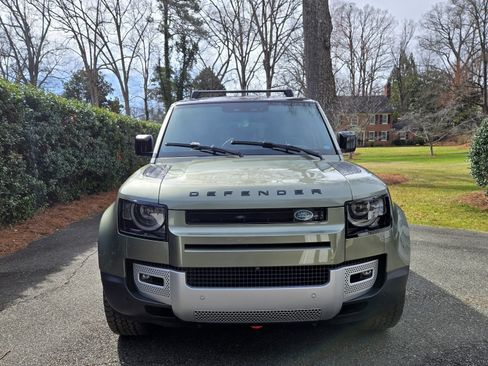 Used 2021 Land Rover Defender 110 SE image 2