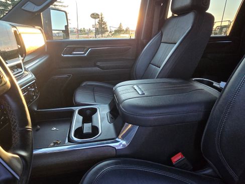 Used 2024 Chevrolet Silverado 3500 High Country w/ High Country Premium Package image 6