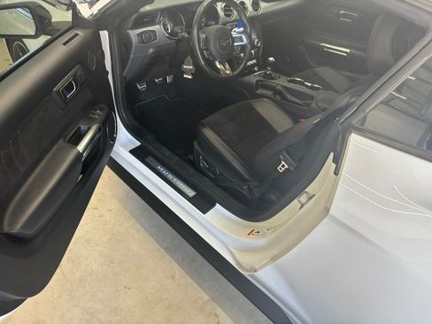 Used 2016 Ford Mustang GT Premium image 14