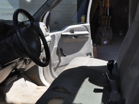 Used 2004 Ford F250 XL image 10