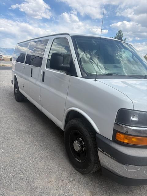 Used 2017 Chevrolet Express 3500 LT w/ LT Preferred Equipment Group RWD image 1