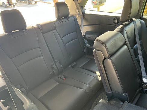 Used 2020 Honda Pilot Touring image 9