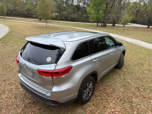 Used 2017 Toyota Highlander XLE image 19