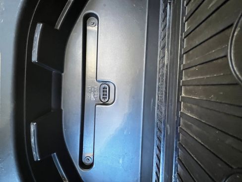 Used 2023 Ford F150 Lightning Platinum image 31