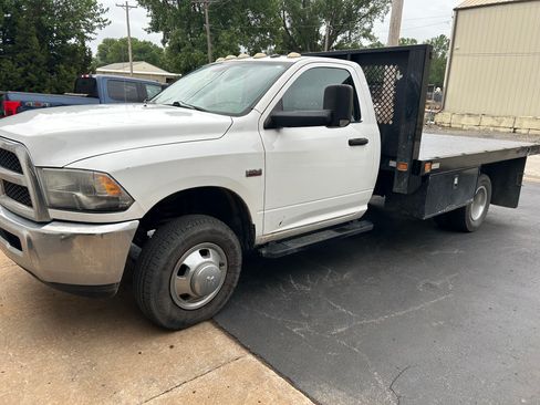 Used 2014 RAM 3500 Tradesman w/ Power & Remote Entry Group image 4