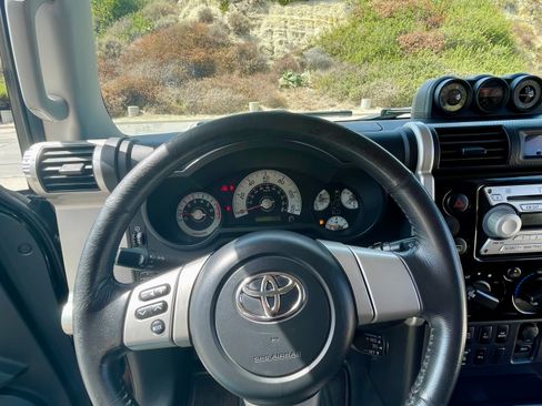 Used 2010 Toyota FJ Cruiser 4WD image 17