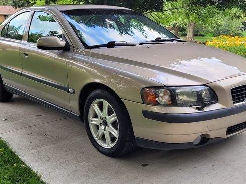 Used 2001 Volvo S60 2.4T image 1
