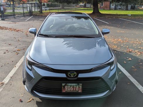 Used 2024 Toyota Corolla XLE image 2