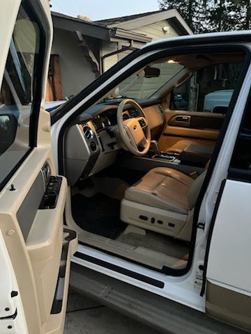 Used 2011 Ford Expedition XLT w/ 202A Rapid Spec Order Code AWD/4WD image 8