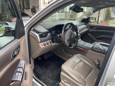 Used 2015 Chevrolet Suburban LTZ image 8