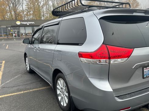Used 2011 Toyota Sienna XLE image 14
