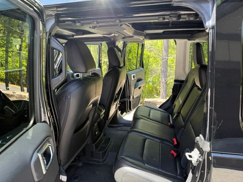Used 2022 Jeep Wrangler Unlimited Sahara w/ LED Lighting Group AWD/4WD image 6